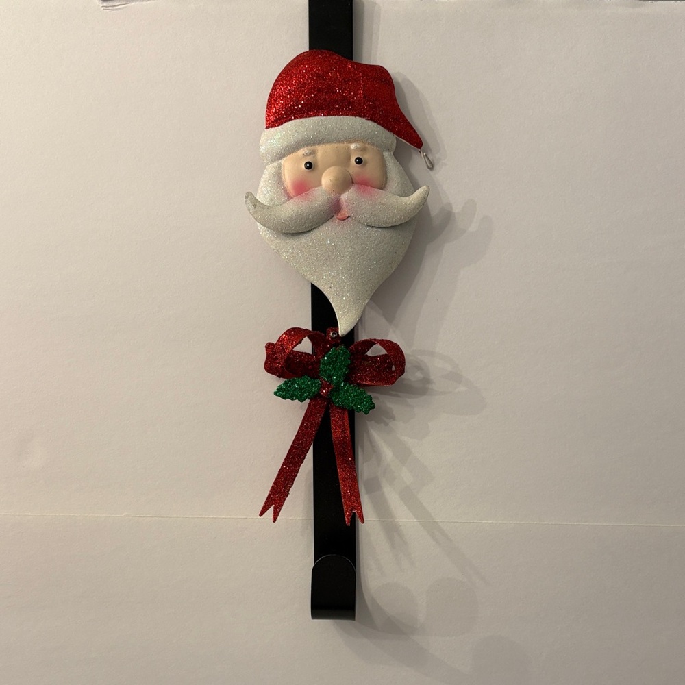 Festive Santa Claus Wall Decor with Red and Green Accents